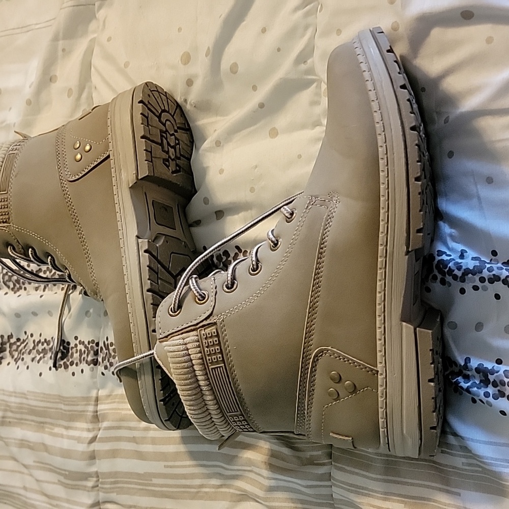 Boots - Picture 3 of 4